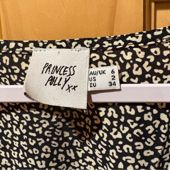 Princess Polly New Mood Cropped Top Black w/ Spotted Print SZ 6 - Picture 4 of 9
